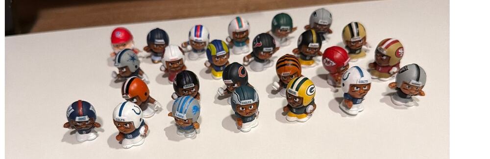 Teeny Mates NFL Figures Lot of 25 Figures